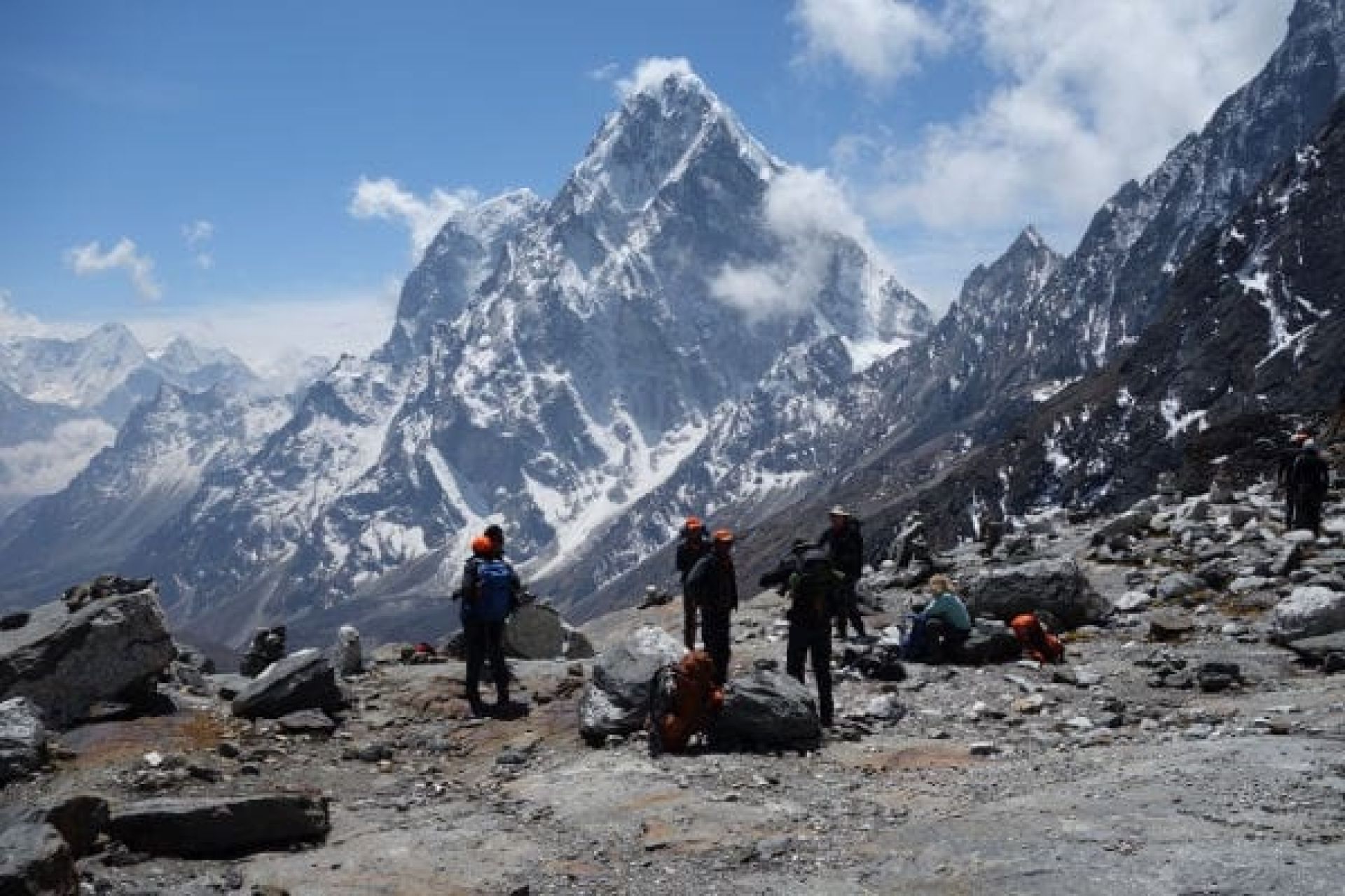 मुख्य पर्यटकीय सिजनमै सगरमाथा राष्ट्रिय निकुञ्ज भ्रमण गर्ने पर्यटक घटे ! 